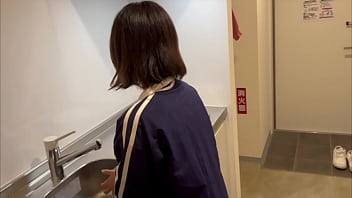 sex もうここでシよ我慢できない彼女と同棲初日でキッチンで彼女と激しくsexするカップル porn