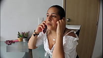 sex 親友の妻はとてもおいしいので彼が仕事中に彼女とセックスします スペイン語のポルノ porn