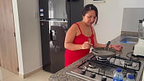 sex я помогаю своей маленькой сводной сестре с ее уроками кулинарии и в итоге мы трахаемся очень красиво и жестко porn