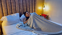 sex моя младшая сводная сестра просит меня разделить кровать потому что она боится и я пользуюсь возможностью жестко porn