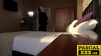 sex тупая толстая шлюха из бристоля получает трах в задницу в гостиничном номере porn