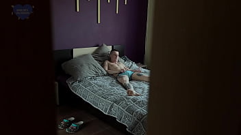 sex сводная сестра решила трахнуть мою задницу дилдо а потом покататься на моем члене и получить кончил porn