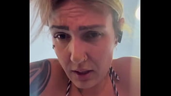 sex тренируюсь только в стрингахбикини в спортзале на пляже в итоге я весь промок от такой сильной похоти что она porn