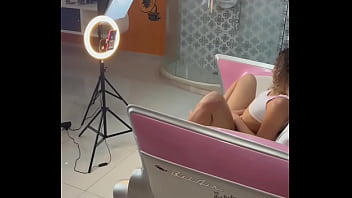sex я застал котенка за мастурбацией в мотеле и она позвала меня чтобы я трахнул ее в меху porn