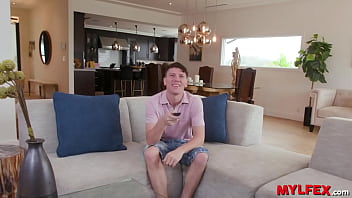 sex mylfex самые горячие няни в neighbourhood sfw porn