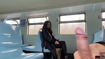 sex незнакомец помог мне кончить в общественном поезде и ходит по вагонам с спермой на лице cumwalk porn