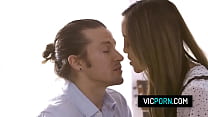 sex миниатюрная азиатская молодая женщина алексия андерс впервые получает сперму в свою киску porn