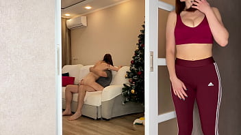 sex в новогоднюю ночь моя возбужденная мачеха трахает меня пока моя девушка на вечеринке русское с разговорами и porn