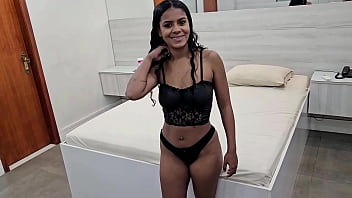 sex ブルネットのラリッサグラールがポルノで初めて彼女のマンコにザーメンを残したジュニアドイデラにお尻を与える porn