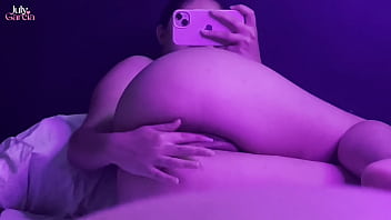 sex жадная брюнетка нападает на соседа жадно сосет и кончает с полным ртом горячего молока джули гарсия porn