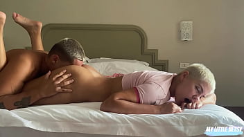 sex мой день начинается с поедания сладкой киски и попки моей падчерицы ей это нравится porn