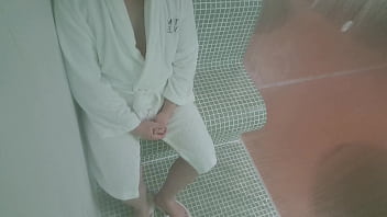 sex 痴女妻がサウナで見知らぬ男とセックス porn
