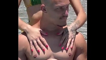 sex оргия в бассейне с красотками porn