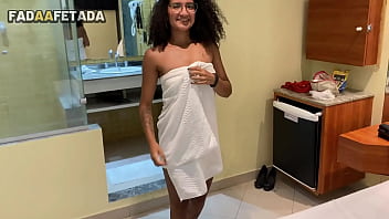 sex шлюха приняла душ чтобы смыть сперму которая была внутри ее пизды чтобы рогонодорожник не запознал porn