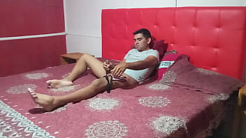 sex мачеха застает своего пасынка за тем как он нюхает ее нижнее белье и в итоге оказывается на его большом члене porn