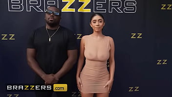 sex brazzers バイオレットマイヤーズがパパラッチにアナルを披露 porn