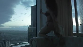 sex горячая шлюха с большой задницей и огромными сиськами скачет на члене любительская пара porn