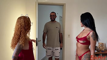 sex парень моей подруги любит смотреть как она кончает с другой подружкой перед траком с ними обеими porn