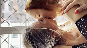 sex рыжая сосет гигантский клитор и лижет задницу своей подругимилфы фаби драмонд porn