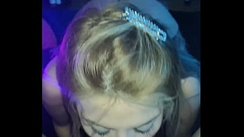sex когда я сосу его я хватаю его член как будто это моя бутылка я пью молоко и оно на вкус как клим porn