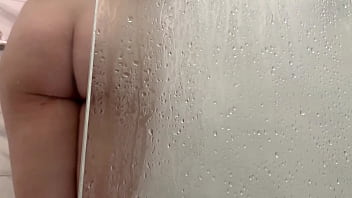 sex 義理の兄がシャワーを浴びている妹のオナニーとこっそり録画しているのを目撃妹は怒らず兄のチンポの大きさに驚き興奮していた入って私のお尻に射精して激しくファックしてお願いだから抜かないで porn