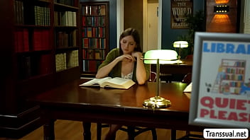 sex фигуристая ледибой лижет очко и занимается аналом в библиотеке porn
