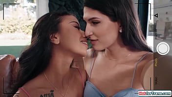 sex латинская трансдевушка зария арау получает глубокий минет от своего большого трансчлена porn
