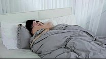 sex лесбиянки трахаются пальцами до оргазма в постели porn