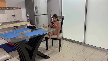 sex моя сводная сестра трогает себя я вижу как это приятно и мне этого так хочется и я прерываю ее porn