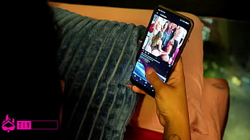 sex черный парень с большим толстым членом трахает киску горячей брюнетки porn