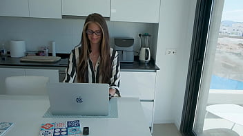 sex сказал мачехе испанскую фразу и трахнул ее porn