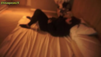 sex 義父と映画を観ていたとき私は誤って義父のペニスを飲み込んでしまいました危うく義父に見つかりそうになりました porn
