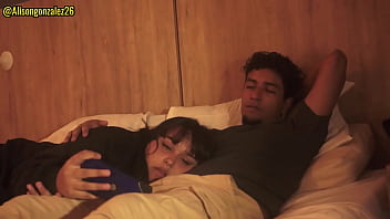 sex 이복언니와 함께 netflix를 보는데 어쩔 수 없이 내 성기를 그녀의 입에 넣었더니 우리를 거의 발견할 뻔했습니다 porn