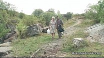 sex пожилая пара развлекается на природе porn